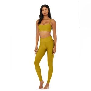 Alo Yoga  High-Waist Airlift Legging - Chartreuse. XXS. Never worn